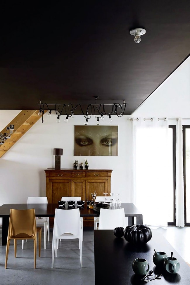 Appartement noir et blanc décoré par catherine dupon Idées plafond Noir