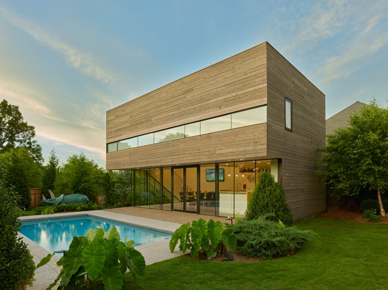 Maison cube contemporaine avec un bardage en bois Maison en cube