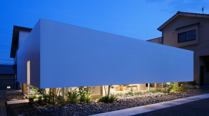 Maison Contemporaine Blanche Sans Fenetre