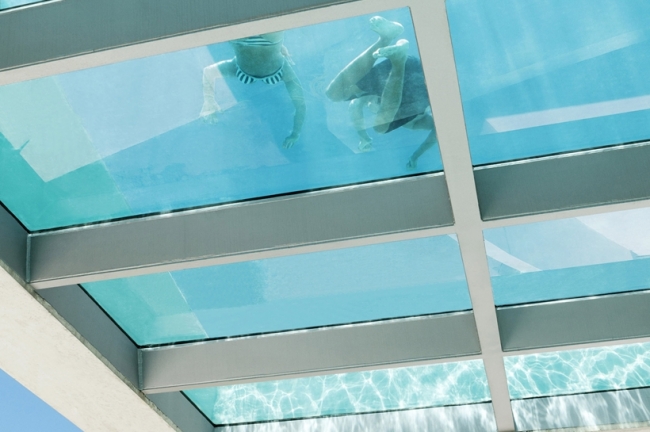 maison-piscine-transparente-14
