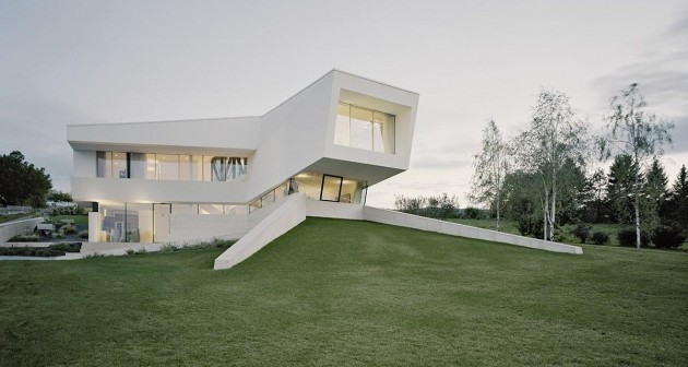 villa-futuriste-blanche-01