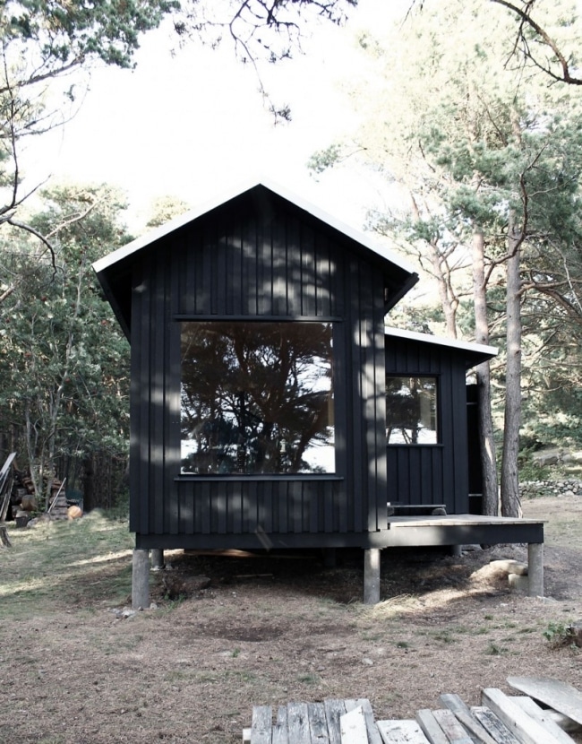 cabane-contemporaine-tole-noir