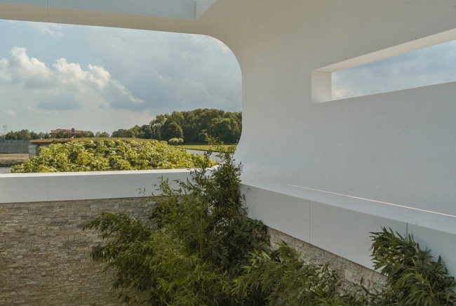 maison-contemporaine-futuriste-01