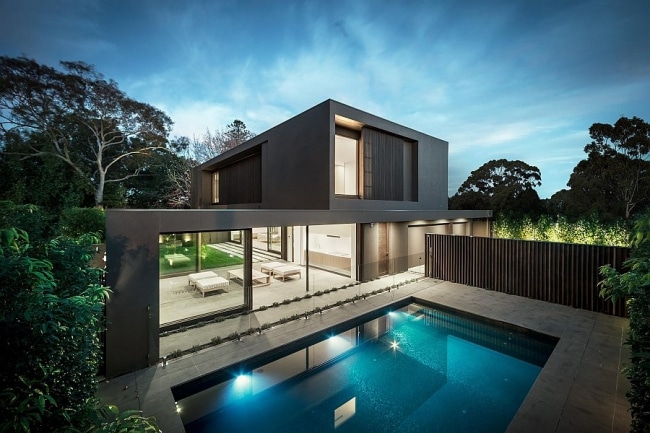 magnifique-maison-contemporaine-noire-avec-piscine