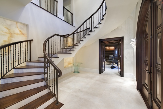 escalier-luxe-bois