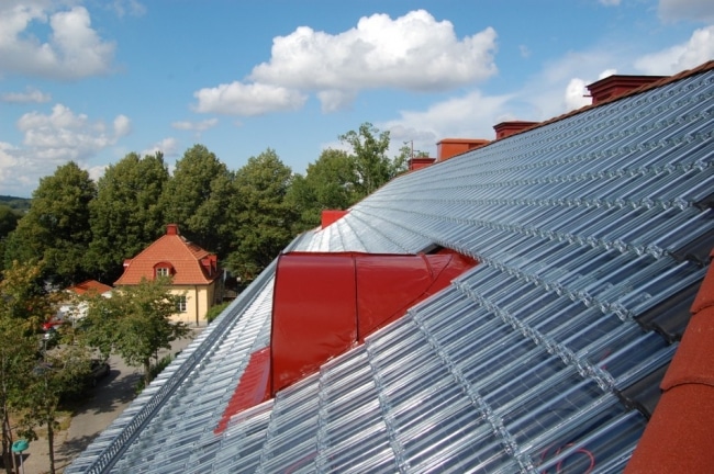 maison-toit-tuiles-verre