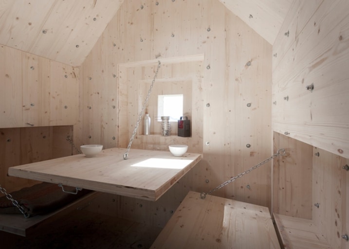 Interieur refuge en bois