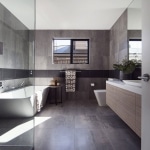 Salle de bain avec carrelage gris anthracite