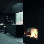 decoration-interieure-noir-avec-cheminee