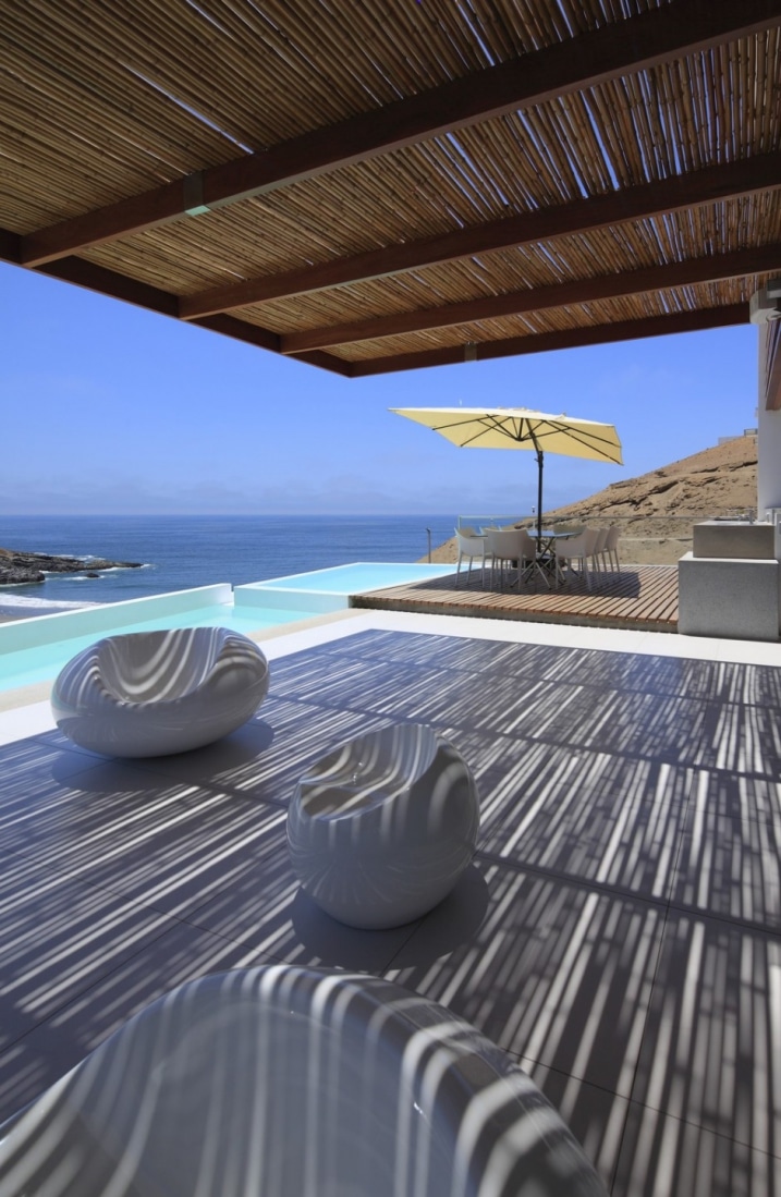 piscine-blanche-vue-ocean
