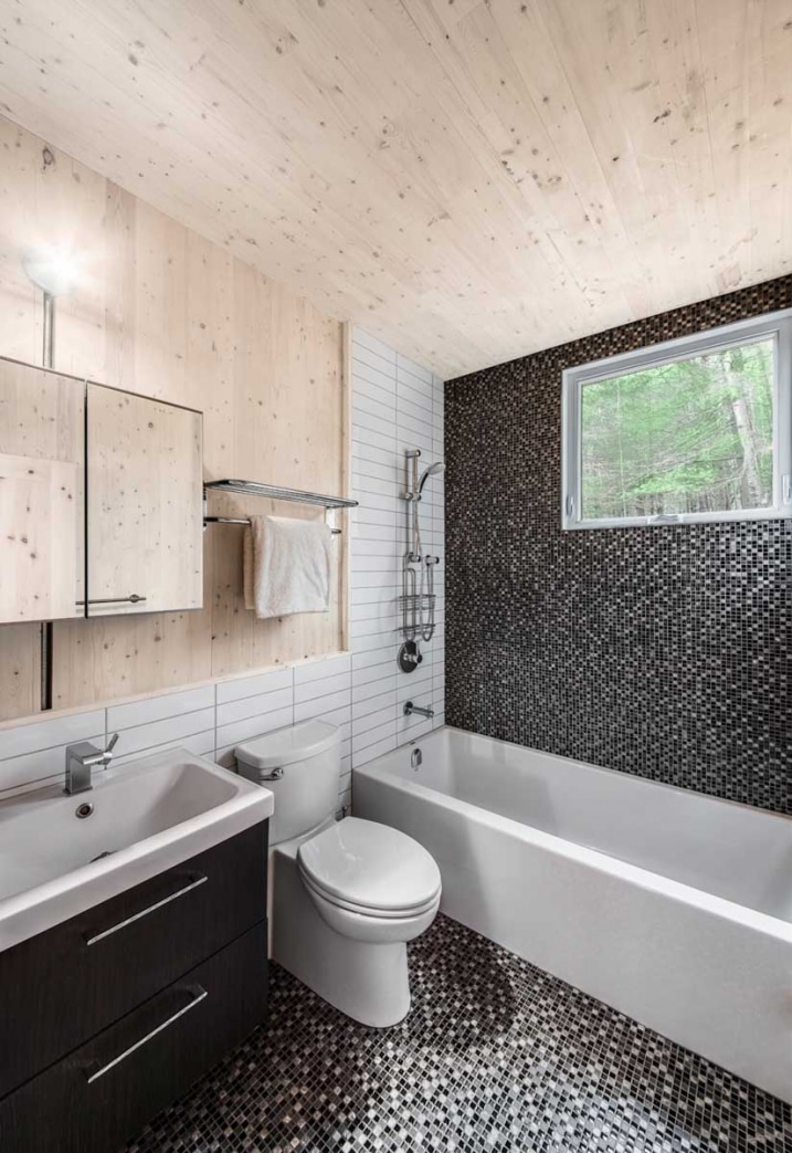 salle bain mosaique noire