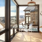 Bureau en verre avec vue sur montagne