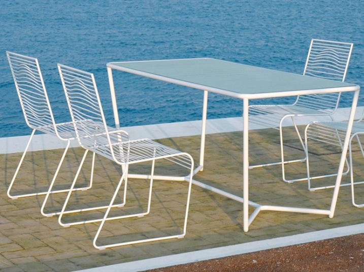 Chaises design blanches pour salon exterieur