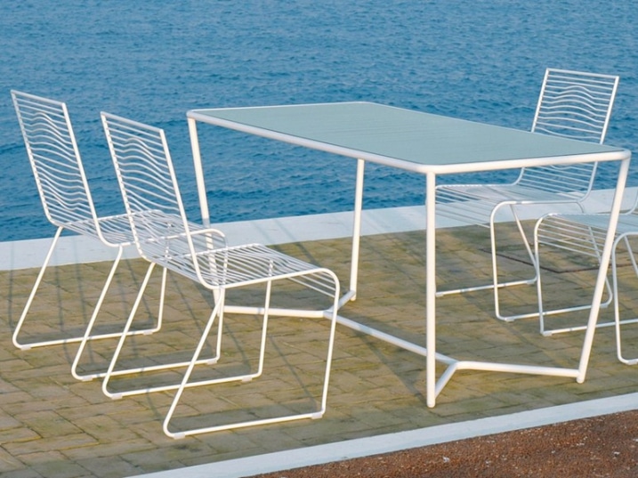 Chaises design blanches pour salon exterieur