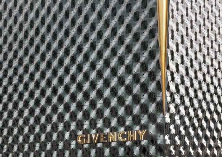 Facade en Acier magasin Givenchy