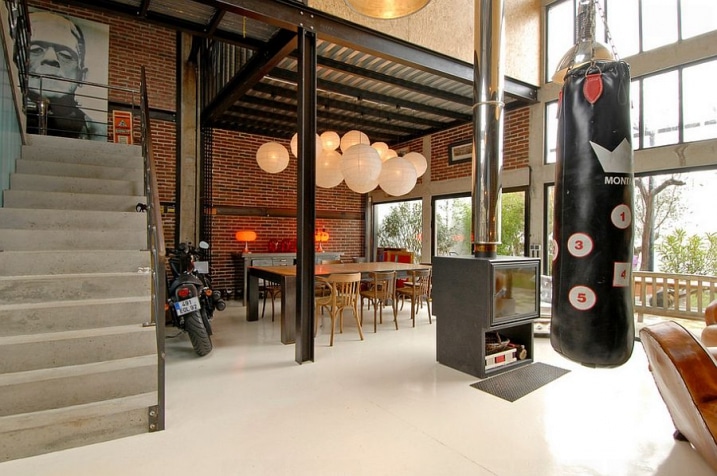 Melange beton acier et bois dans loft