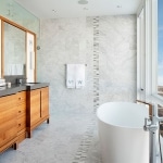 Salle de bain rustique contemporaine