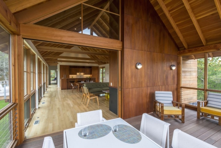 Veranda en bois dans un Chalet