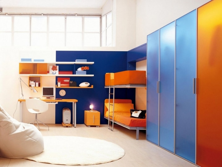 Chambre enfant avec lits suppperposes