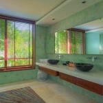 Salle bain avec store bois