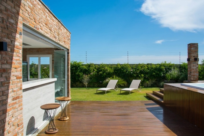 Terrasse en bois avec spa