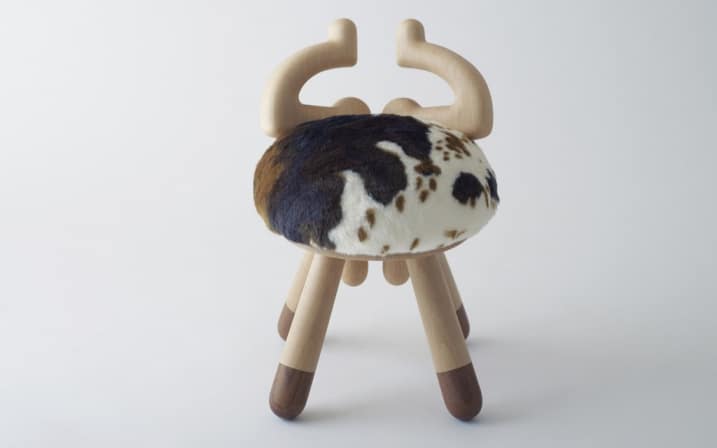 Chaise design pour enfant vache vue de dos