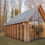 Chalet avec volet en bois retractables