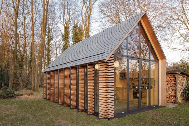 Chalet avec volet en bois retractables