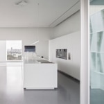 Cuisine design blanche monochrome