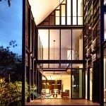 Maison moderne avec facade en verre