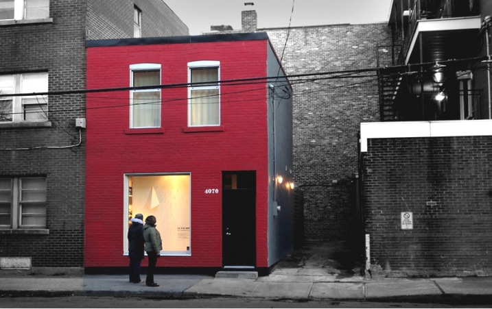 Peinture rouge sur facade en brique