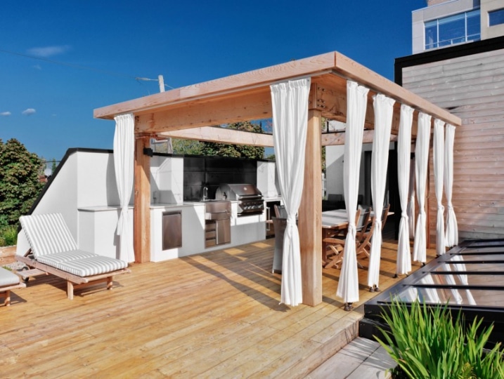 Pergola en bois sur terrasse