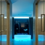 Baignoire lumineuse bleue