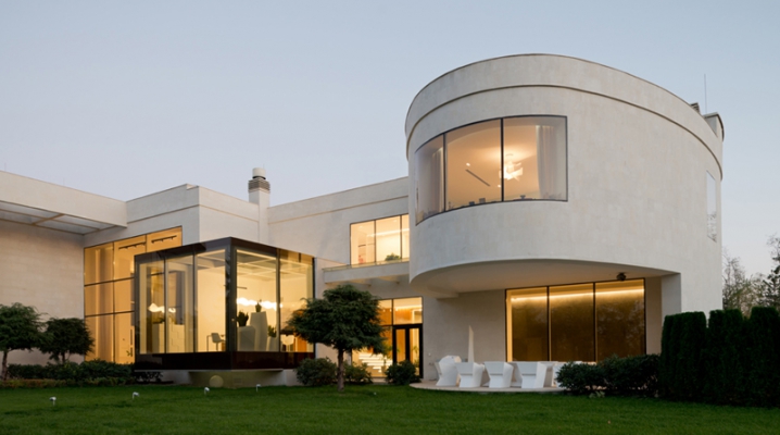 décoration intérieure ultra moderne. Maison design en Russie