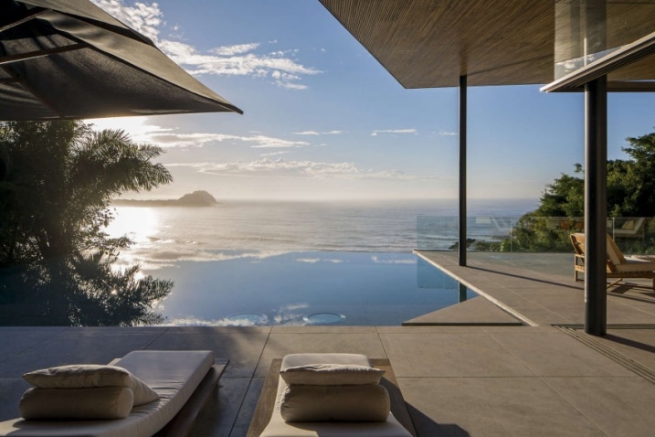 Terrasse avec vue sur la mer