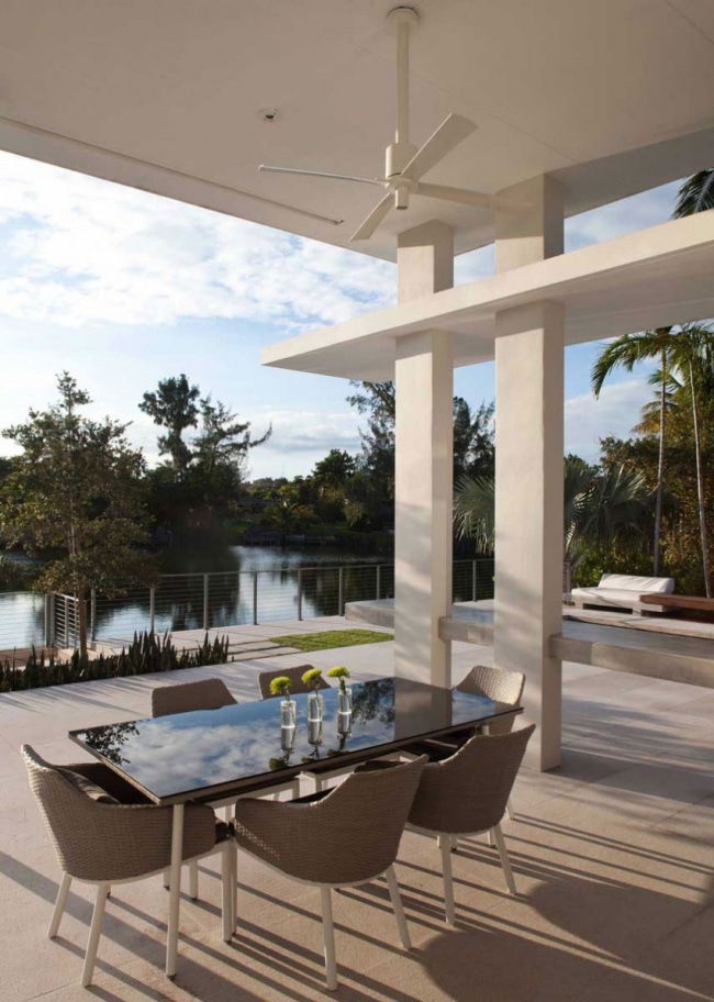 Terrasse avec vue sur lac
