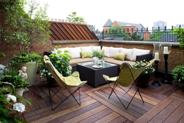 Balcon avec parquet en bois