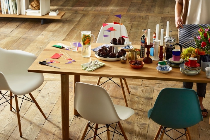 Chaises Eames dans cuisine