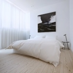 Chambre blanche avec parquet clair