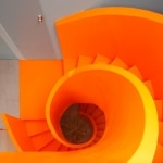 Escalier colimaçon orange