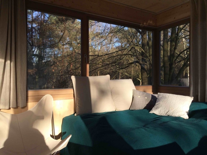 Intérieur cabane dans les arbres