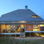 Maison avec toiture en bois