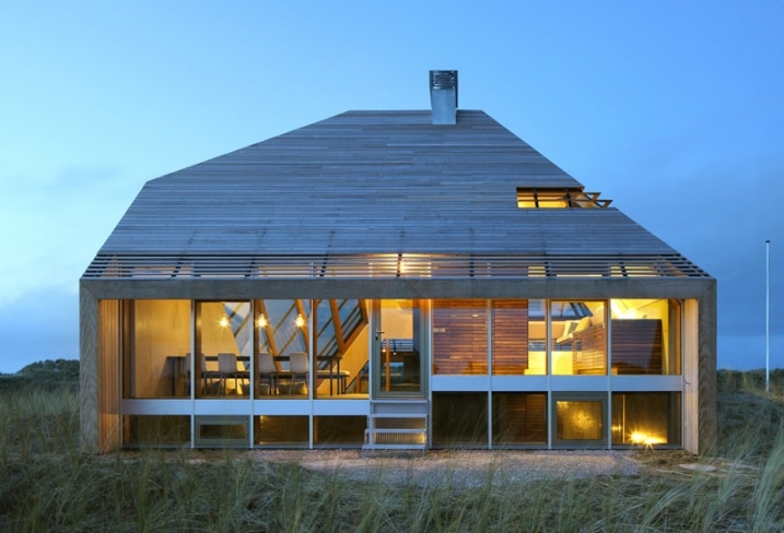 Maison avec toiture en bois