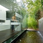 Salle de bain avec grandes baies vitrees