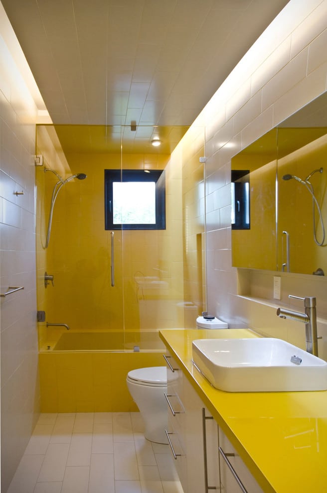 Salle de bain jaune