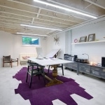 Décoration bureau avec tapis violet