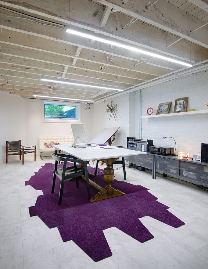 Décoration bureau avec tapis violet