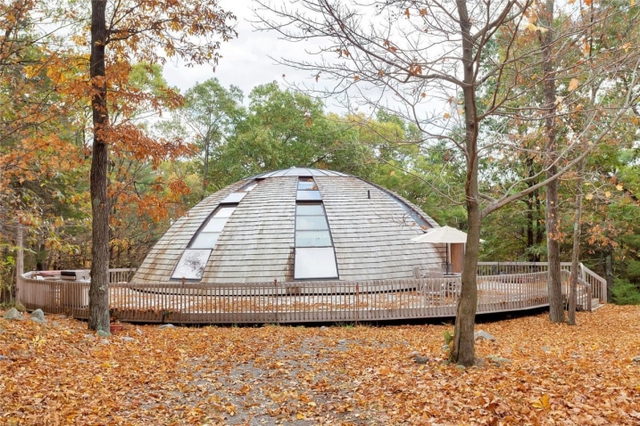 Maison bunker en bois