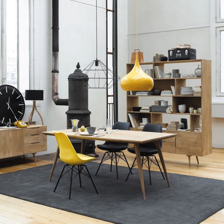 Chaise Eames jaune pieds noir