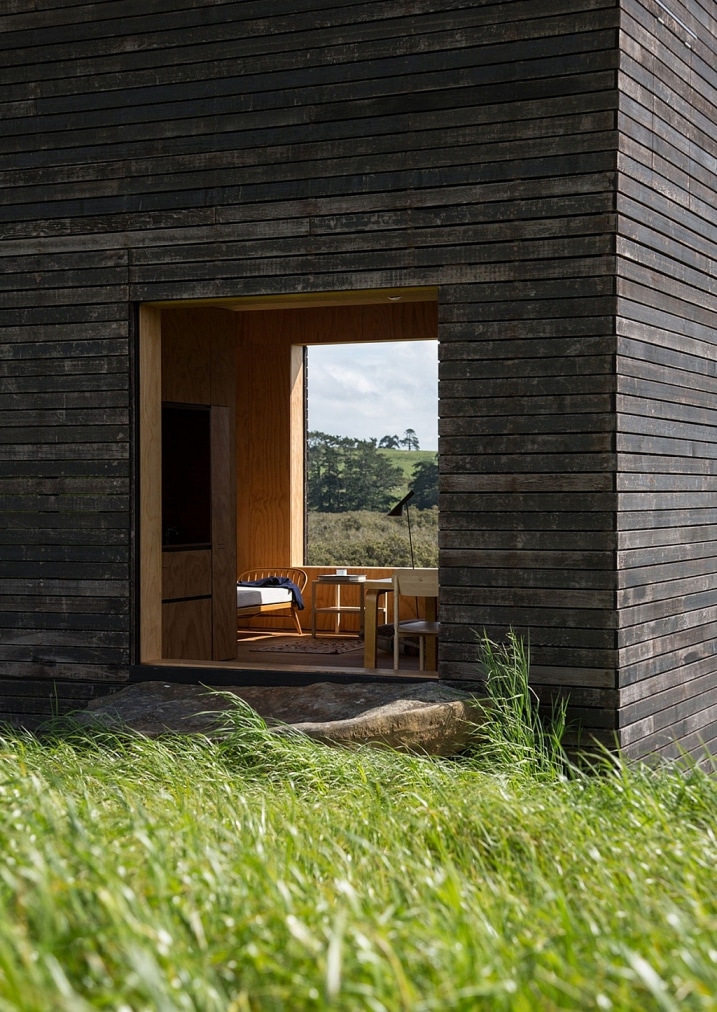 Cabane en bois sans fenêtre